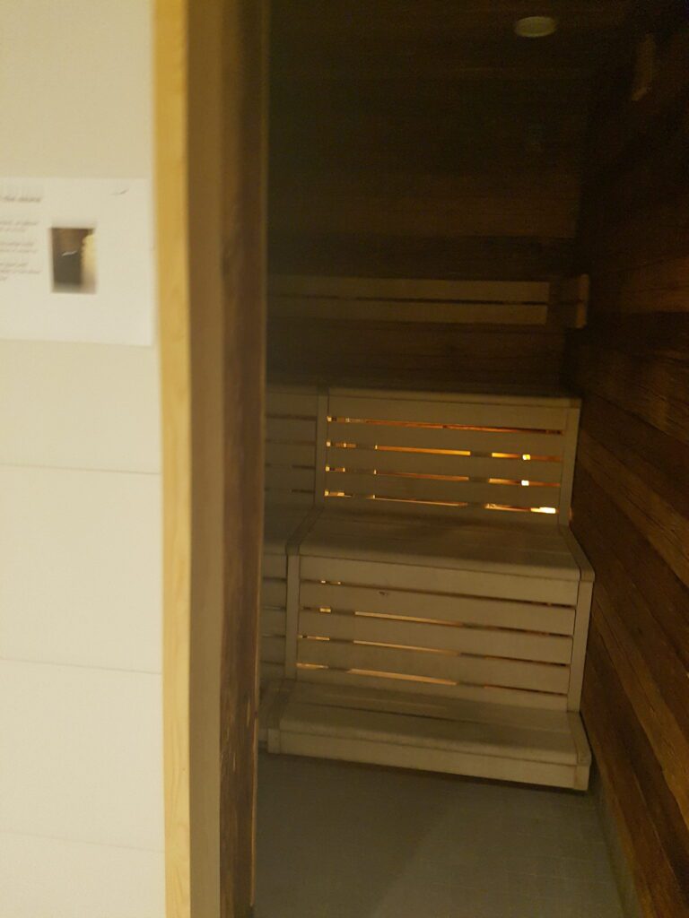 Finnair Business lounge sauna