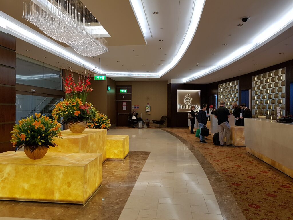 emirates first class lounge entry