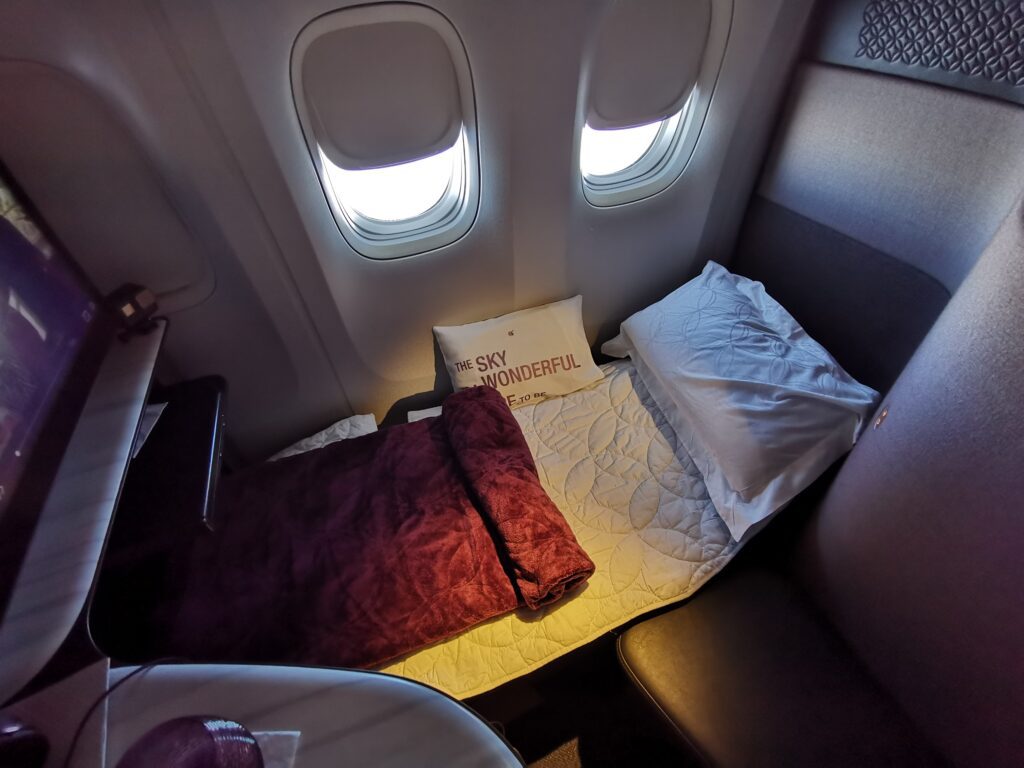 Qatar QSuite bed