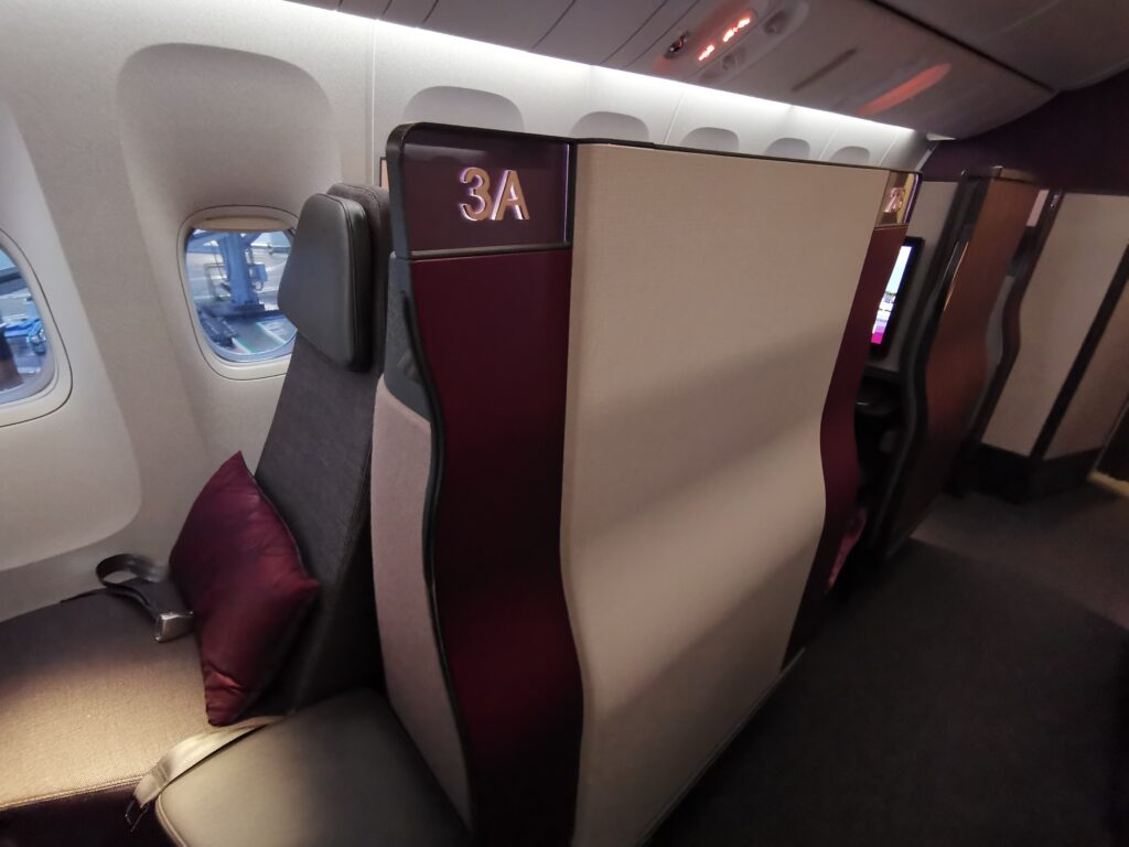 Qatar Qsuite cabin
