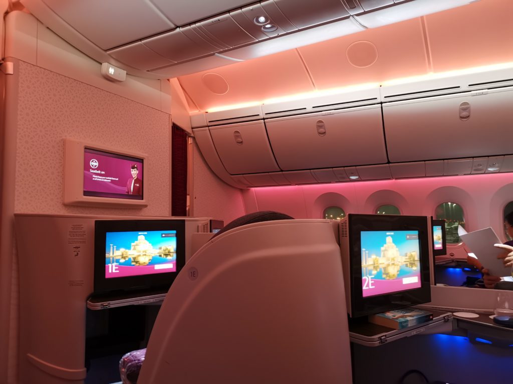 Qatar 787 cabin lighting