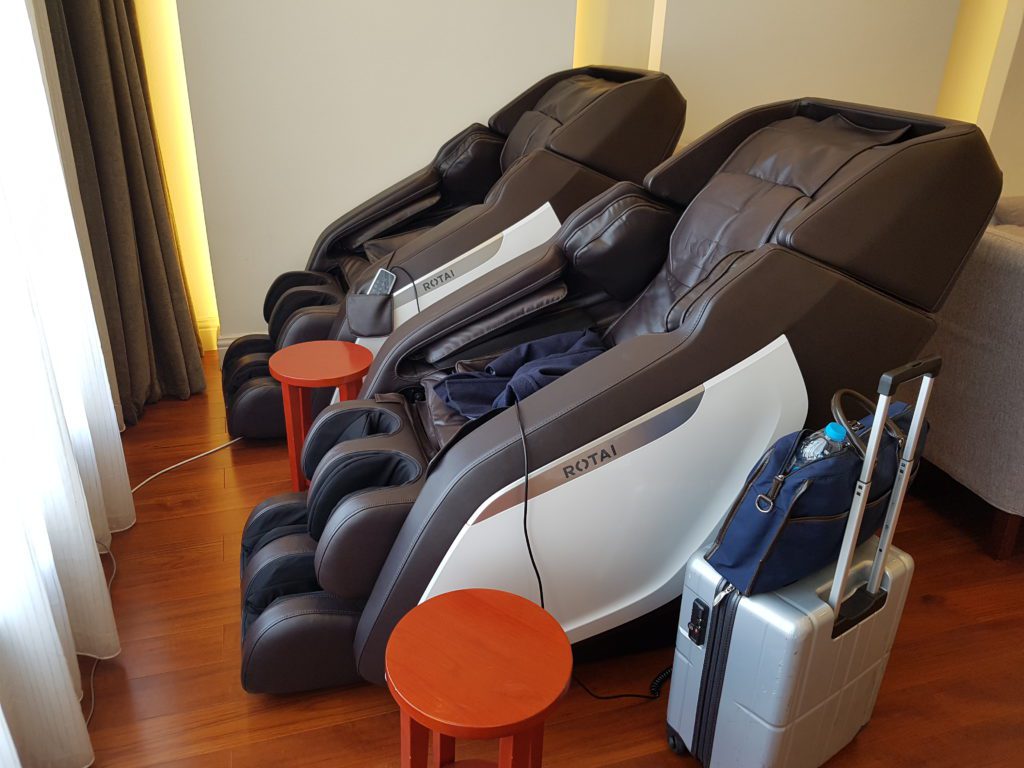 JAL PVG lounge 39 massage chairs