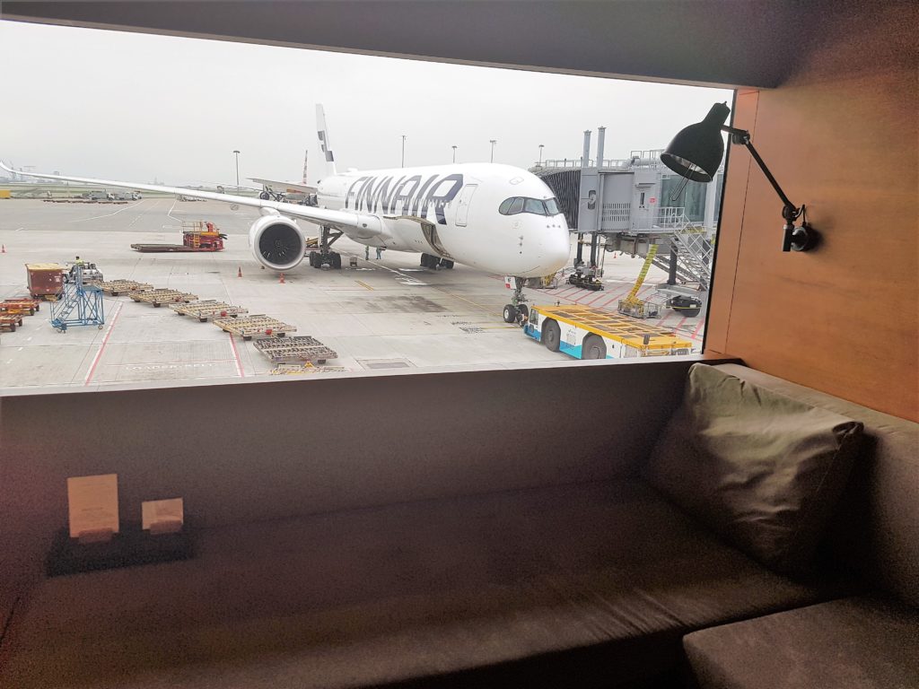 Pier First Class chillout in front of Finnair A350