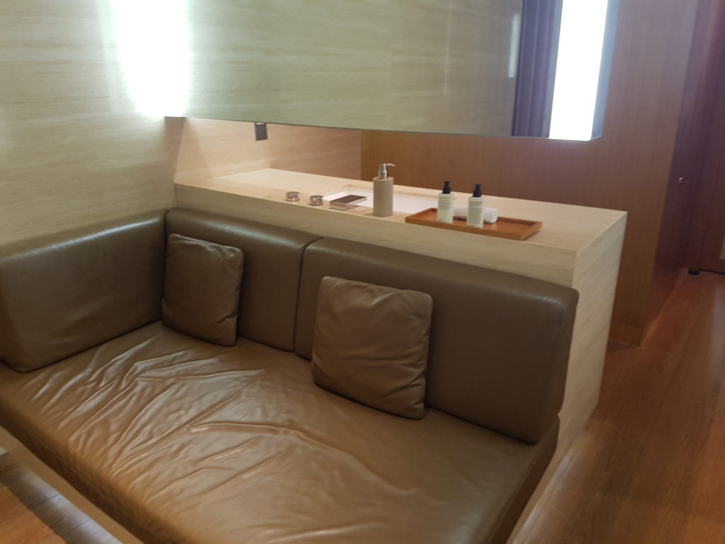 The Wing First Class Cabana lounger