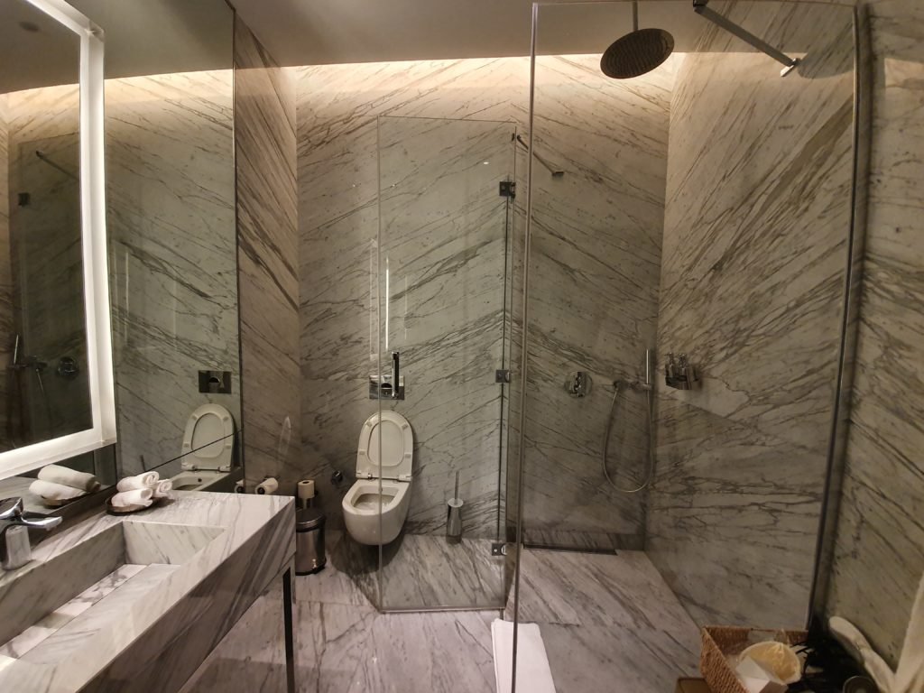 TK Lounge Shower