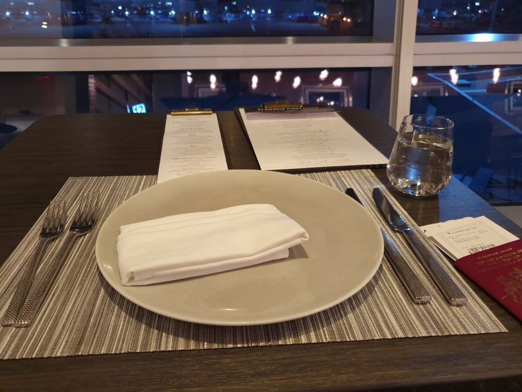 AA Flagship Dining JFK Tablesetting