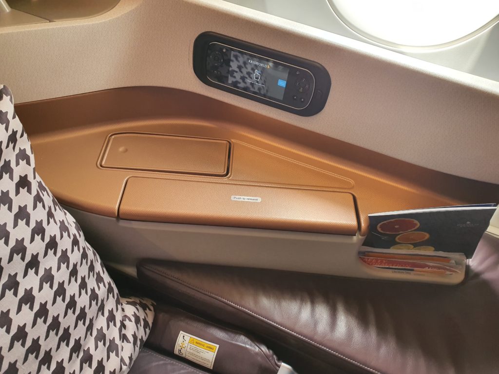 Singapore Airlines A350 Business Class side storage