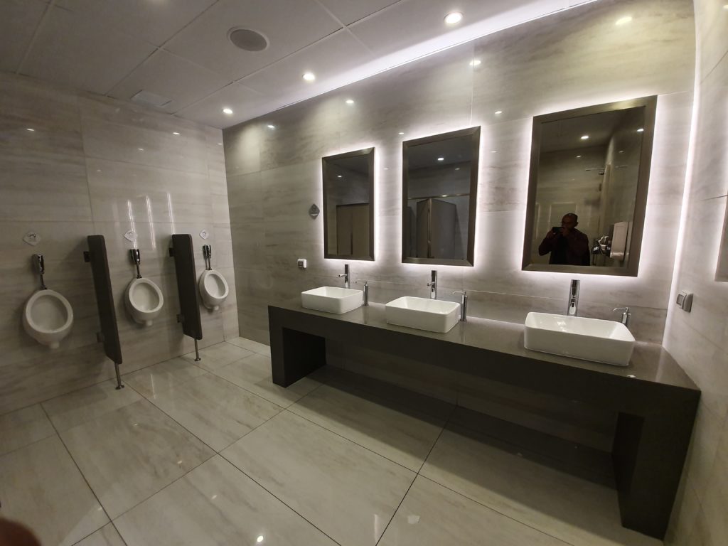 Hanaq VIP Lounge Bathroom