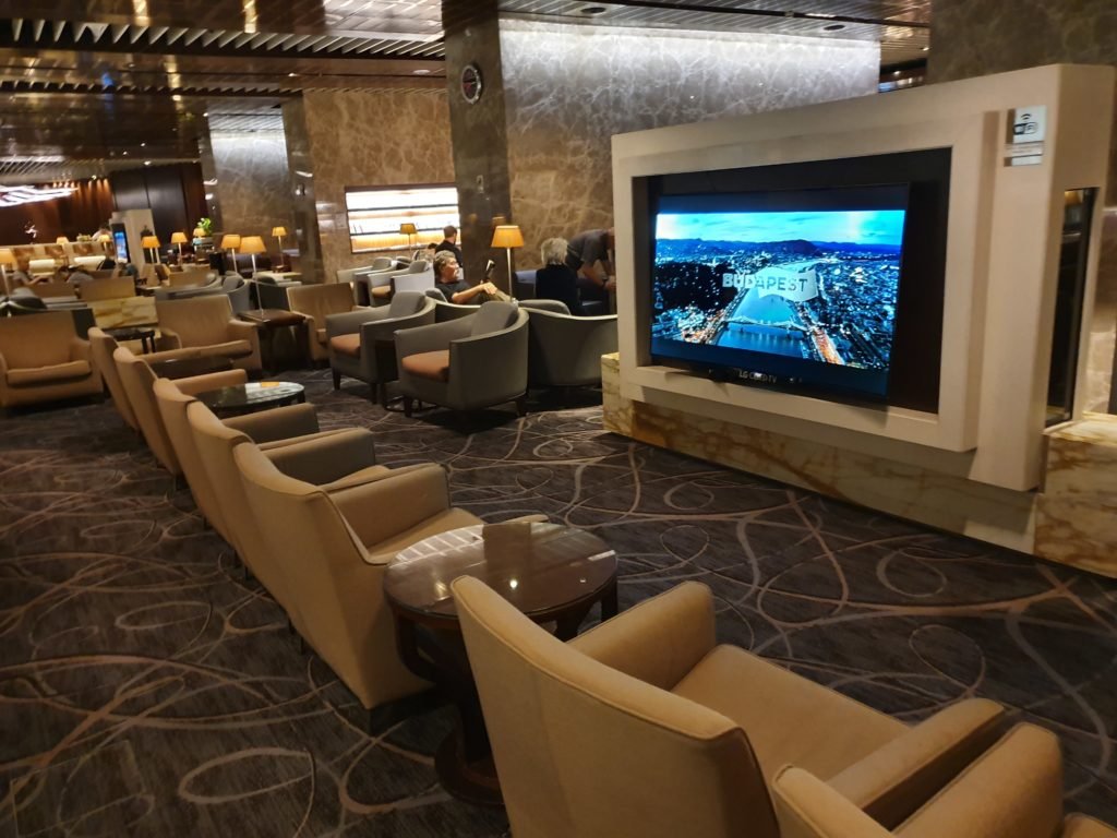 SilverKris Lounge Changi T3 Large Screens