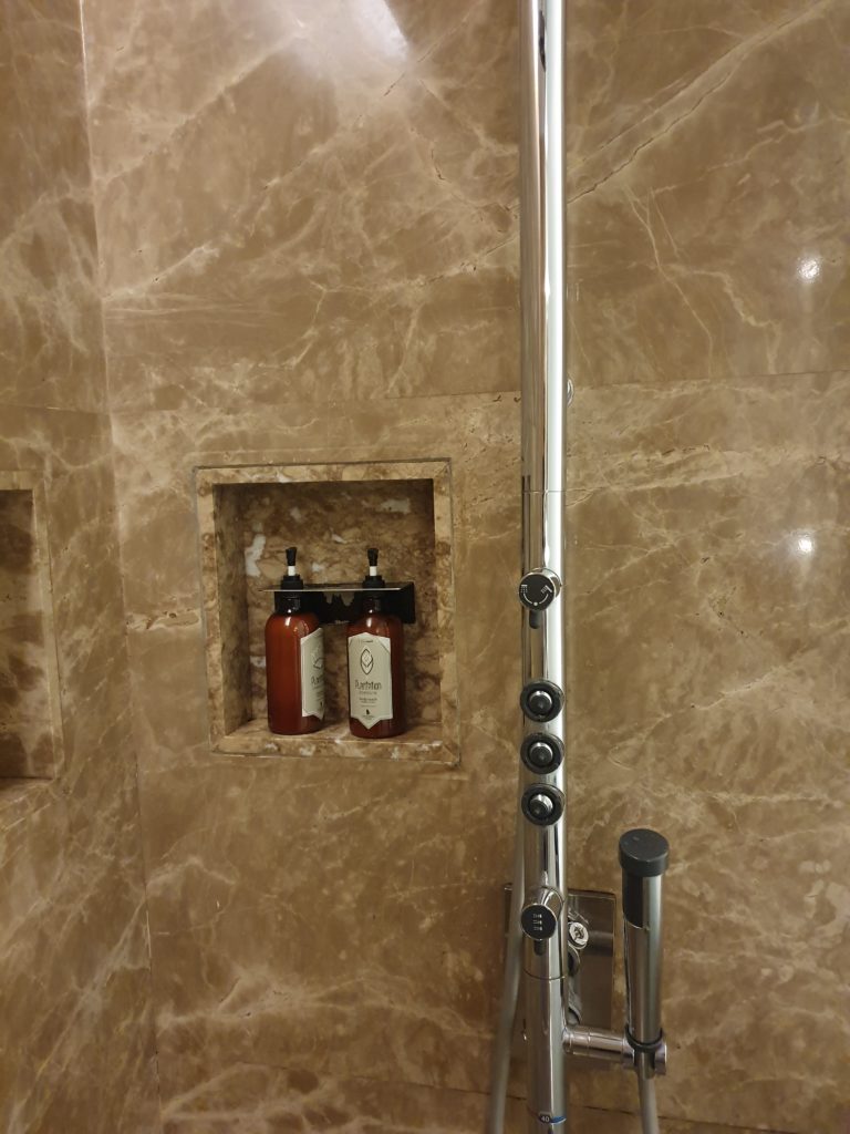 SilverKris Lounge Changi T3 Shower