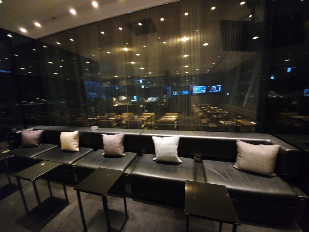 ANA SUITE Lounge Dining Room Waiting Area
