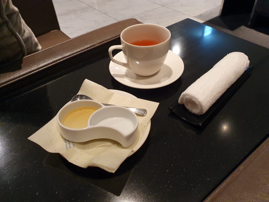 ANA Suite Lounge Tea