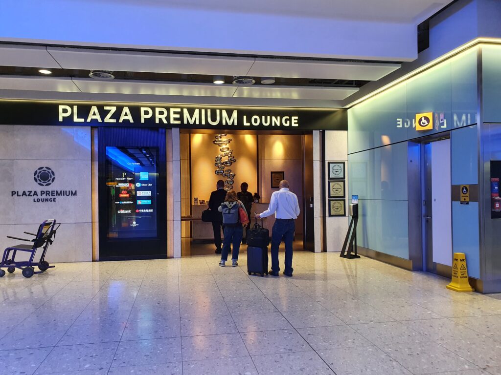 Plaza Premium LHR T2 entrance