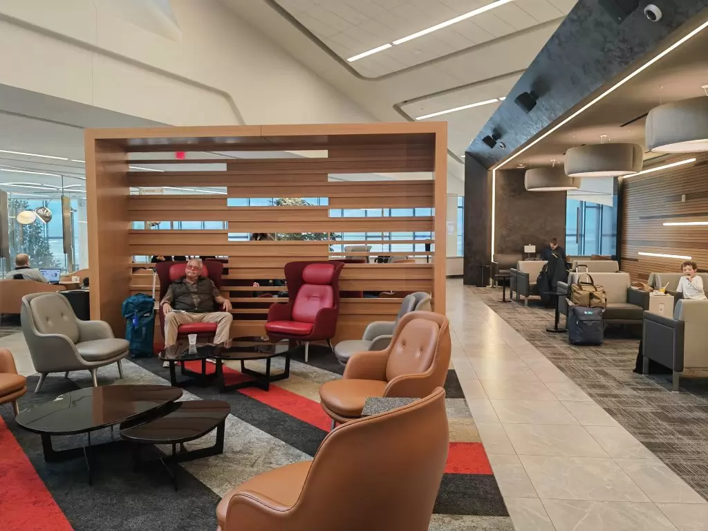 Admirals Club LaGuardia Central Seating