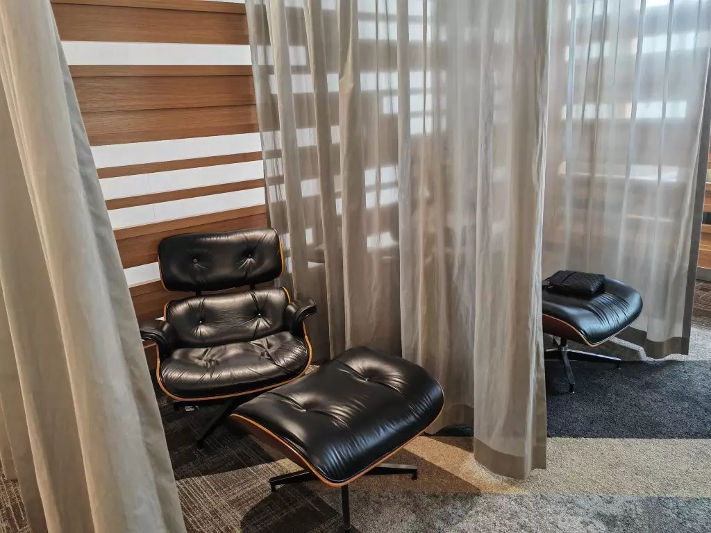 Admirals Club LaGuardia Rest Area Loungers