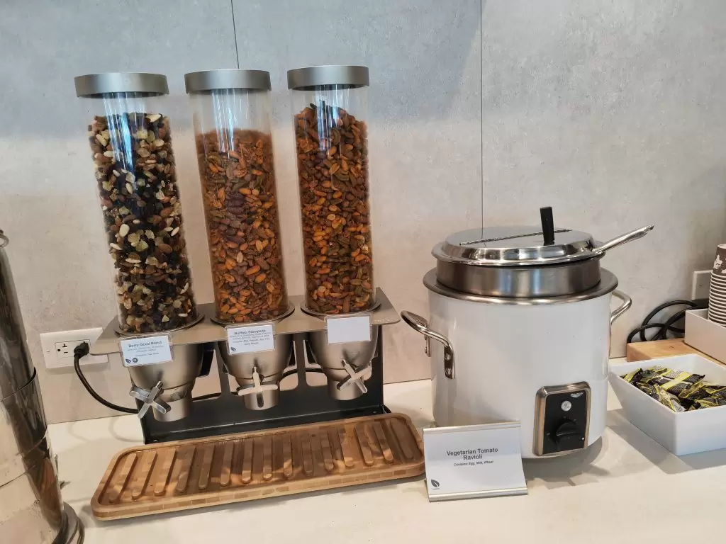 Admirals Club LaGuardia Snacks Choices