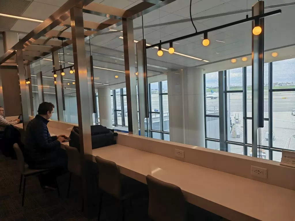 Admirals Club LaGuardia Work Area
