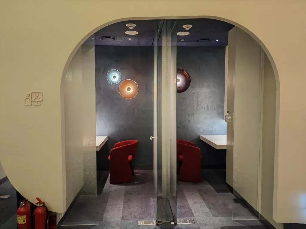 oneWorld Lounge ICN Work Areas