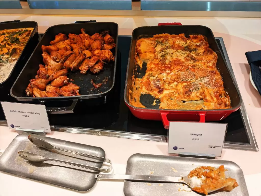 oneWorld Lounge ICN hot food options 2