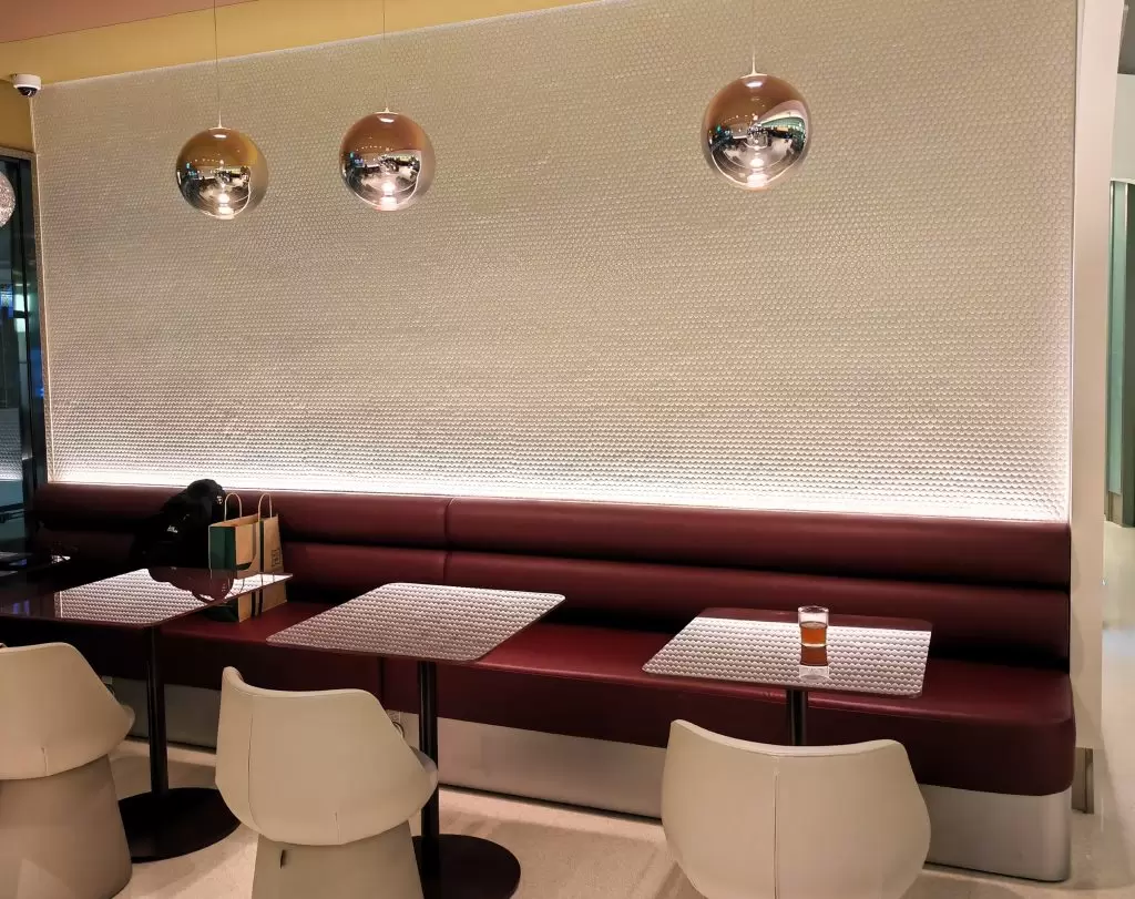oneWorld Lounge Seoul Formal Dining Area