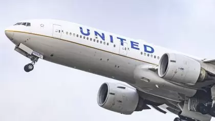 United Airlines 777 Take Off. Flight Global