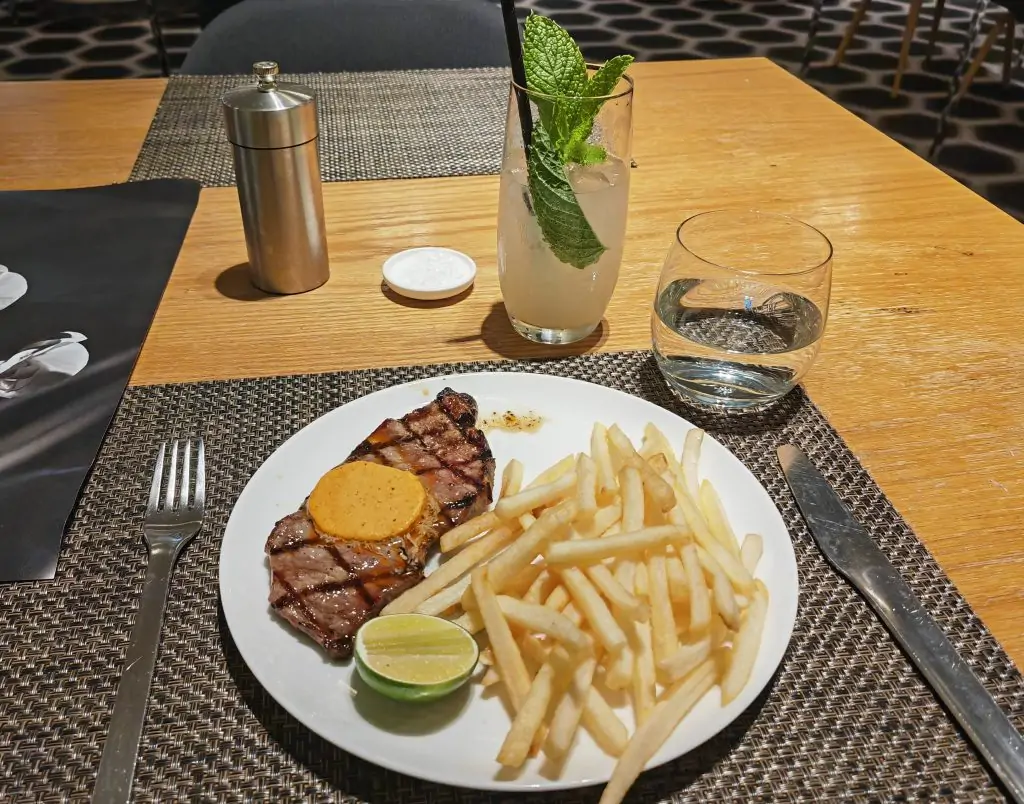 Qantas First Class Lounge LAX Streak & Chips