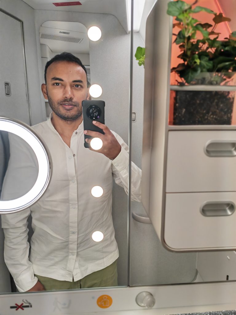 Turkish Business Class A350 Fancy Restroom Selfie