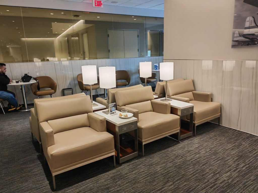 United Club Lounge New Orleans - Wander Up Front
