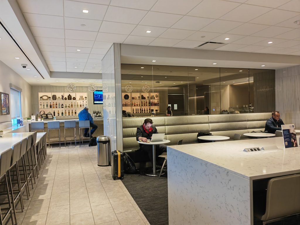 United Club Lounge New Orleans - Wander Up Front