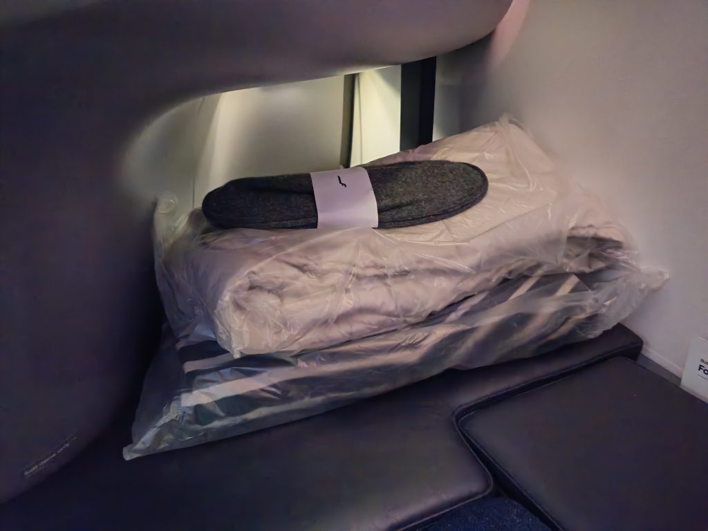 Finnair A350 Air Lounge Seoul To HEL Bedding Slippers