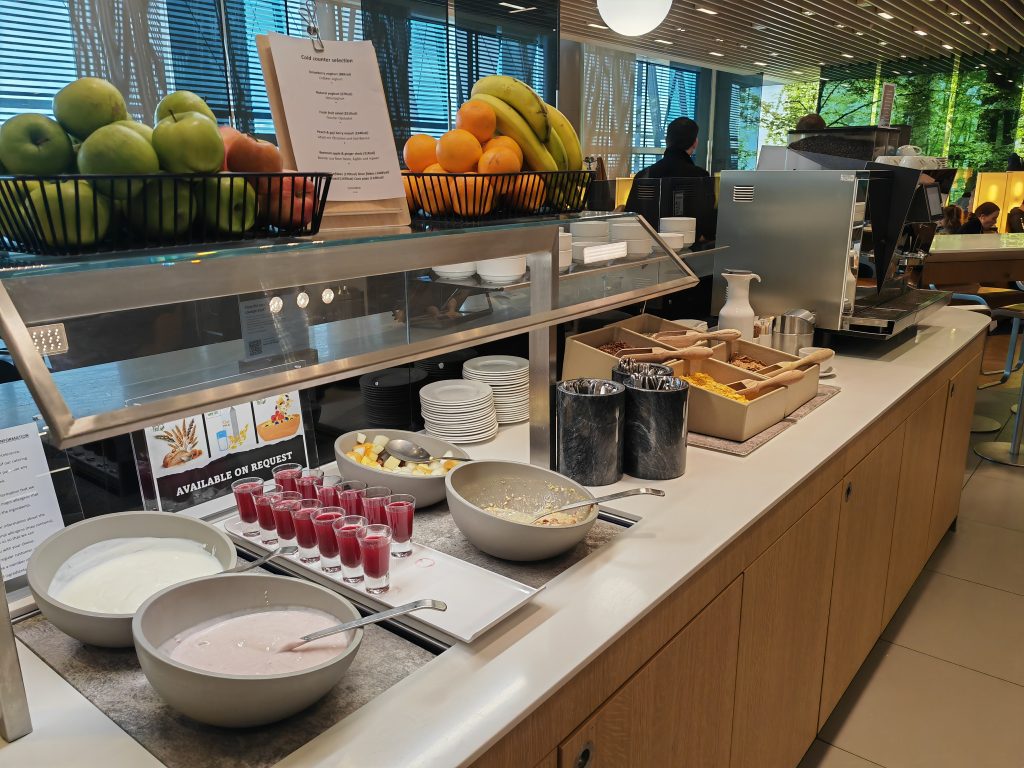 Lufthansa Senator Lounge LHR Fruits Smooties & Yogurts