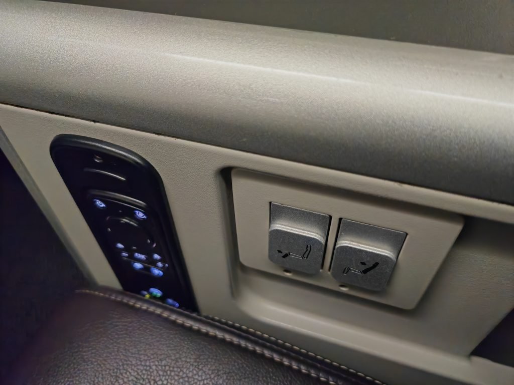 United Premium Plus IFE Controller and Seat Controls