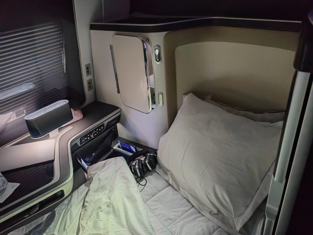 British Airways 777 Suites First Class Los Angeles To LHR - Bed