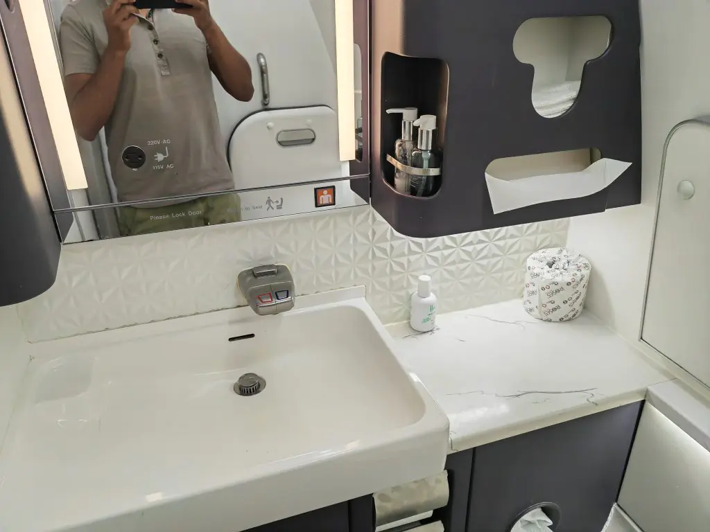 British Airways 777 Suites First Class Restroom British Airways 777 Suites First Class Restroom