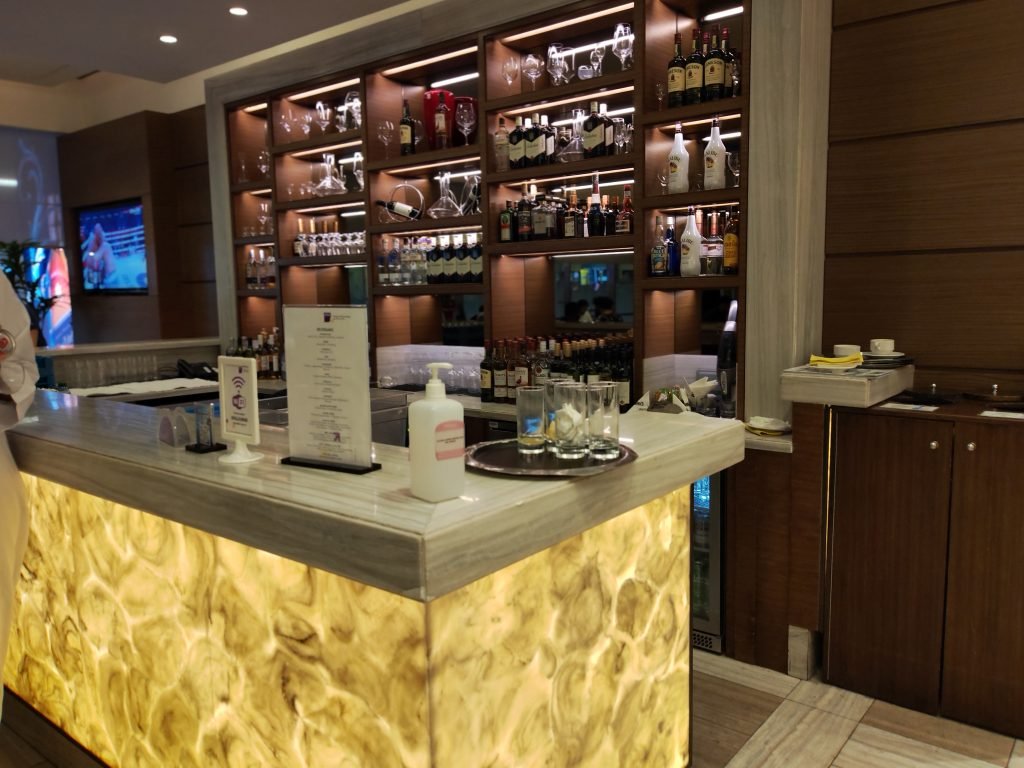 ahlan Business Class Lounge Dubai T1 Bar