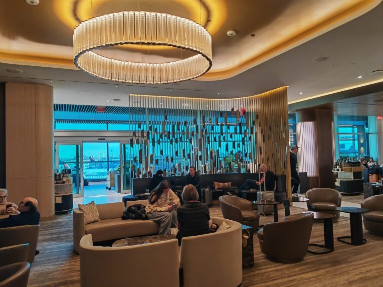 Delta One Lounge New York JFK Review: : Is It Really Worth the Hype? 22
