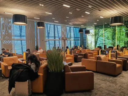 Lufthansa Senator Lounge LHR New Plants & lighting 2025