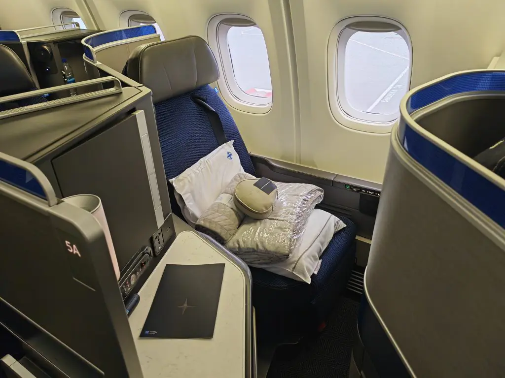 United Polaris 767 London Boarding United Polaris 767 London Boarding