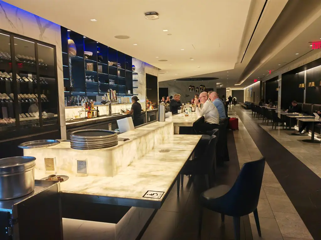 United Polaris Lounge Newark Bar United Polaris Lounge Newark Bar