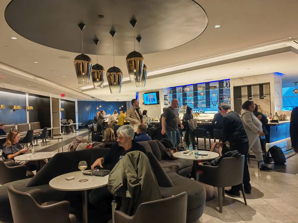 United Polaris Lounge Newark Busy Times United Polaris Lounge Newark Busy Times