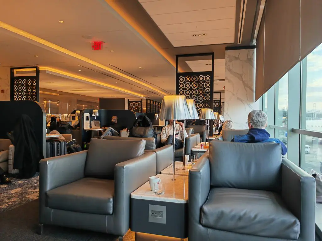 United Polaris Lounge Newark Seating By Windows United Polaris Lounge At Newark Seating By Windows