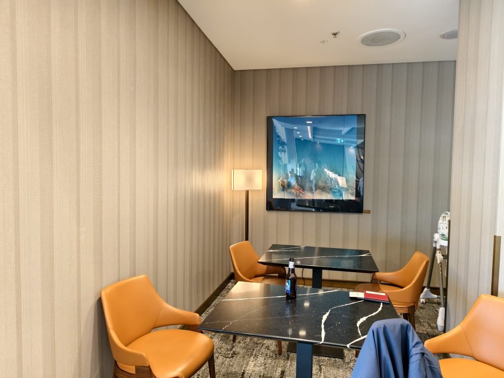 Singapore SilverKris Lounge Meeting Area Singapore SilverKris Lounge Meeting Area
