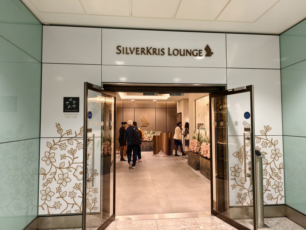 Singapore SilverKriss Lounge Heathrow Entrance Singapore SilverKriss Lounge Heathrow Entrance