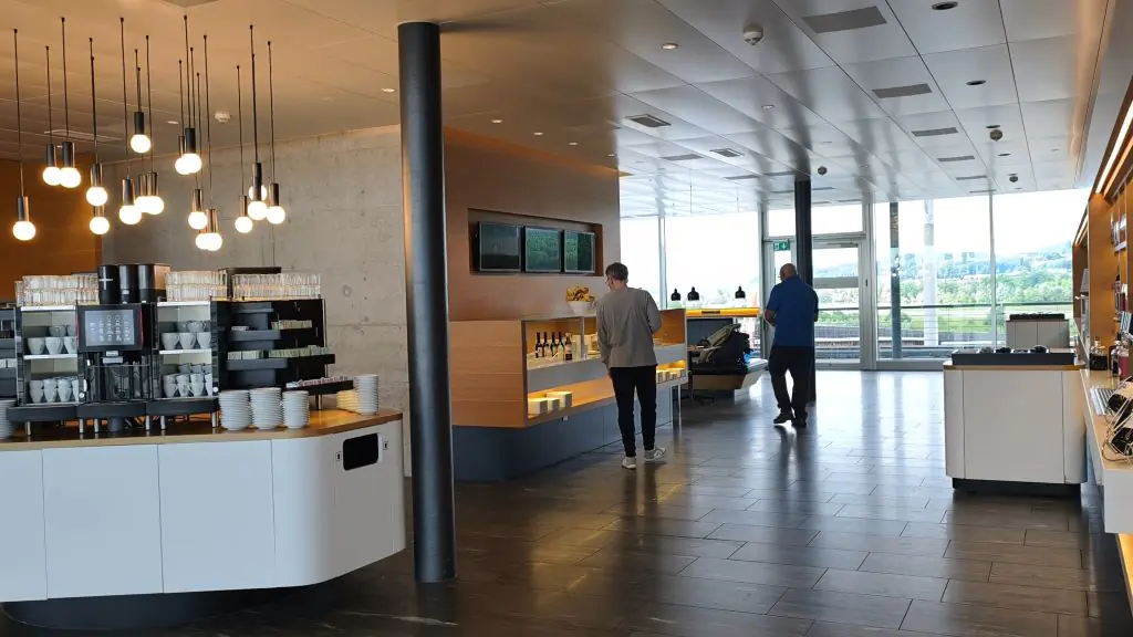 Swiss Senator Lounge Zurich Buffet Zoen Swiss Senator Lounge Zurich Buffet Zoen