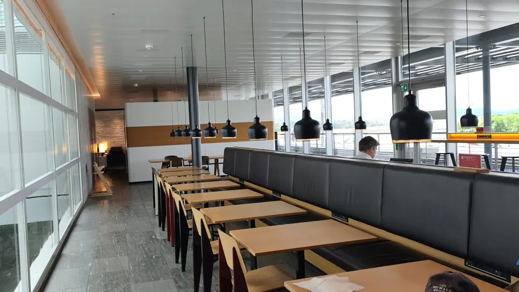 Swiss Senator Lounge Zurich Dining Area Swiss Senator Lounge Zurich Dining Area