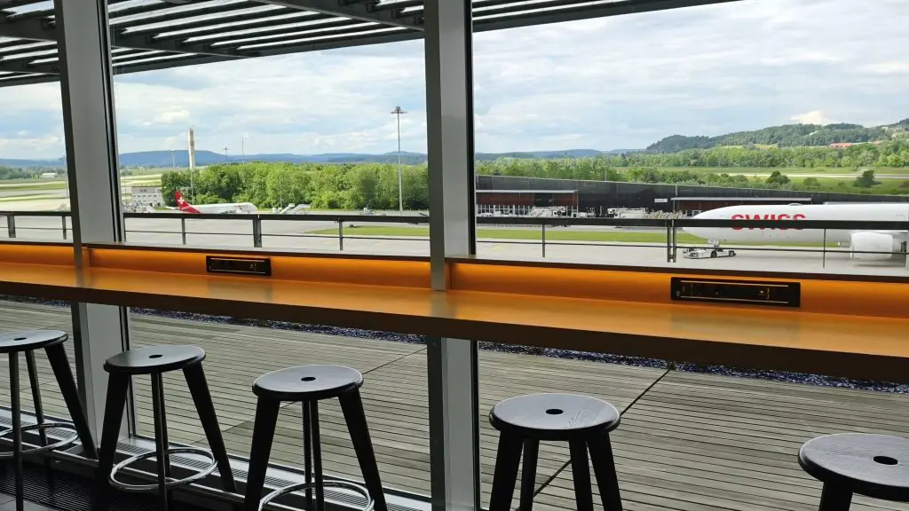 Swiss Senator Lounge Zurich Stool Seating Dinring Area Swiss Senator Lounge Zurich Stool Seating Dinring Area
