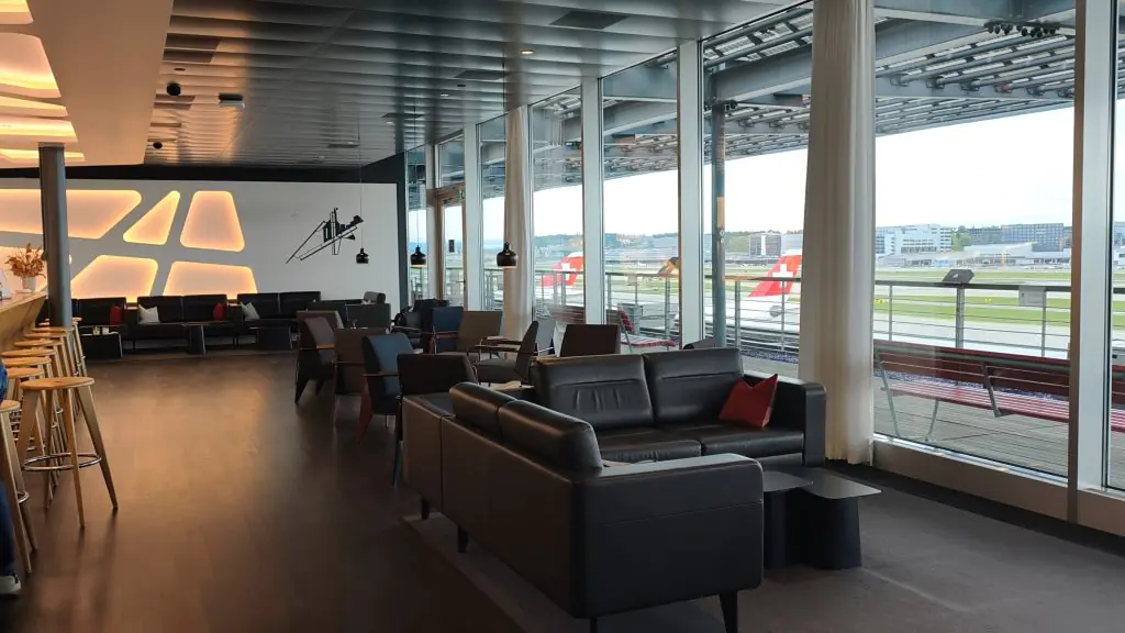 Swiss Senator Lounge Zurich Whisky Bar Seating Swiss Senator Lounge Zurich Whisky Bar Seating