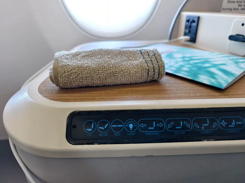Air Mauritius A350 Business class Hot Towel Air Mauritius A350 Business class Hot Towel