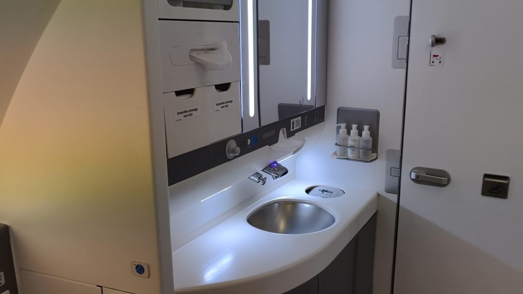 BA A380 Upper Deck Club World Restroom