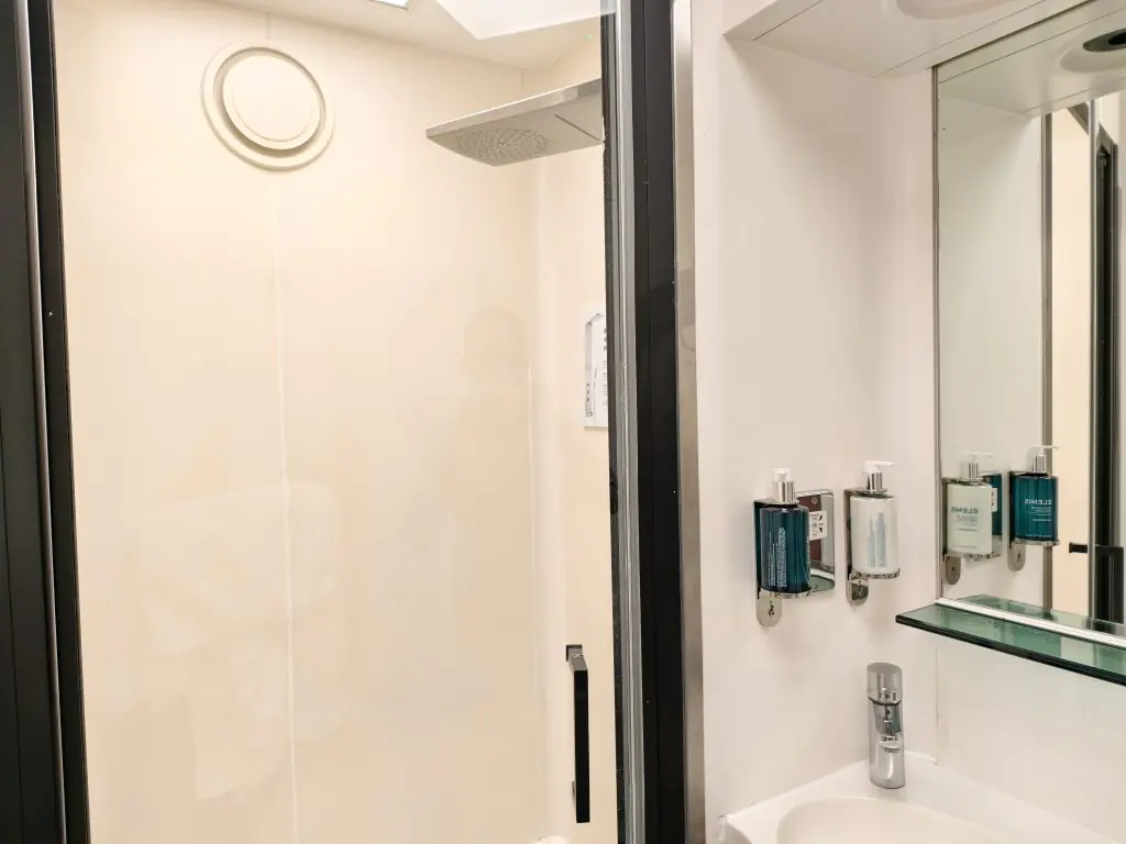 British Airways Club Lounge Heathrow T5B Showers British Airways Club Lounge Heathrow T5B Showers